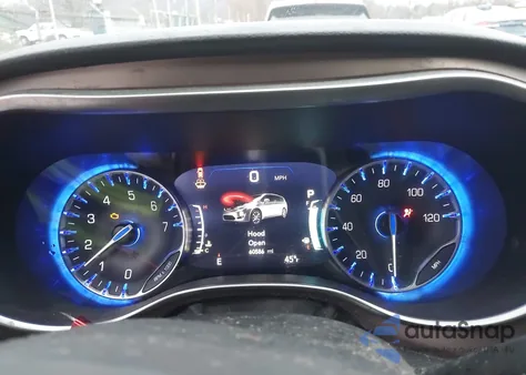 2017 Chrysler Pacifica Touring-L Plus z USA, uszkodzony, nr VIN 2C4RC1EG4HR622418